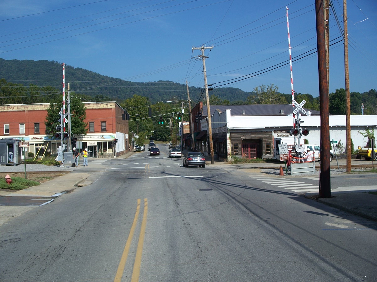 xfer.services.ncdot.gov /railcrossingphotos/haywood/720314j/Construction/